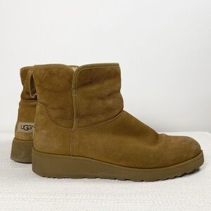 Ugg Kristen Womens Boots in Chestnut 
Suede size 10